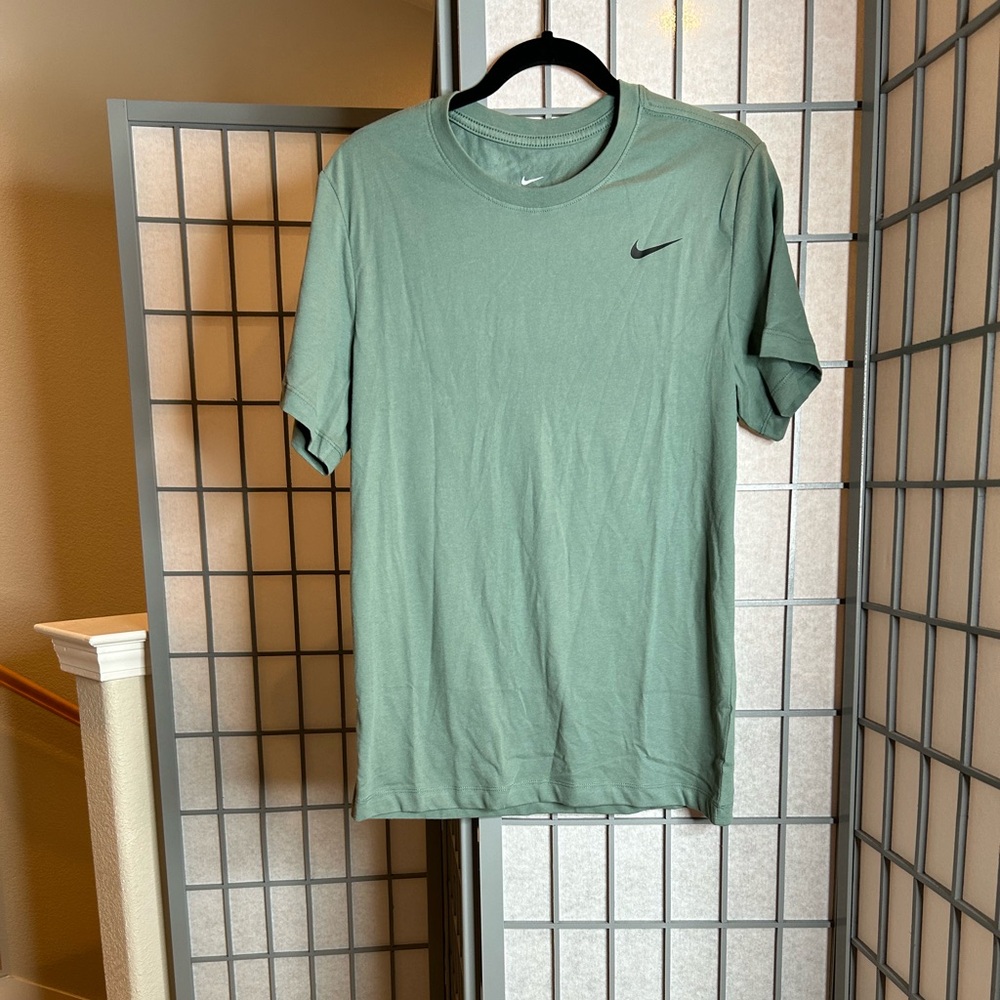NWT Nike Men's Green T-Shirt